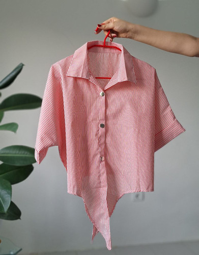 شومیز راه راه کره ای دکمه فلزی جنس نخی سایز فری رنگ سفید قرمز