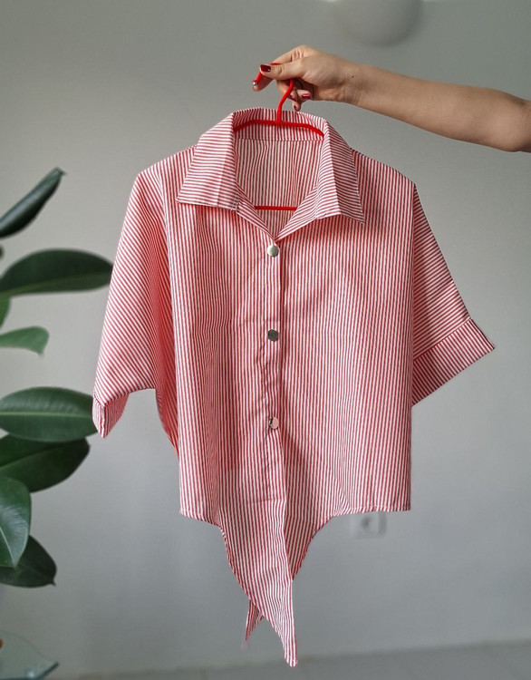 شومیز راه راه کره ای دکمه فلزی جنس نخی سایز فری رنگ سفید قرمز