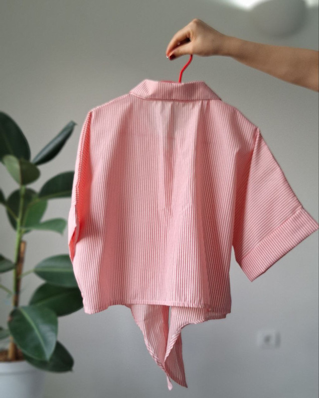 شومیز راه راه کره ای دکمه فلزی جنس نخی سایز فری رنگ سفید قرمز