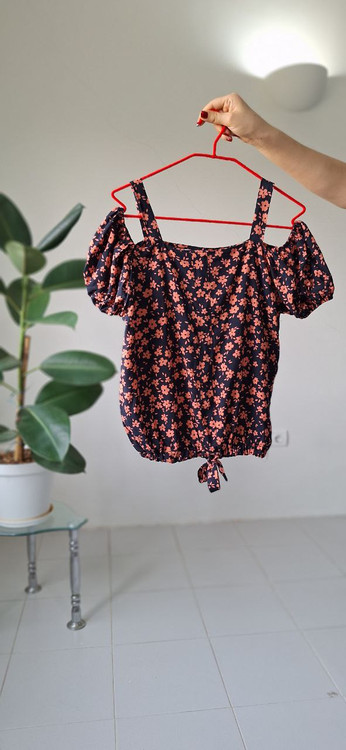 تاپ دوبند گل دار جنس نخی سایز xl رنگ زمینه مشکی گل های گلبه ای