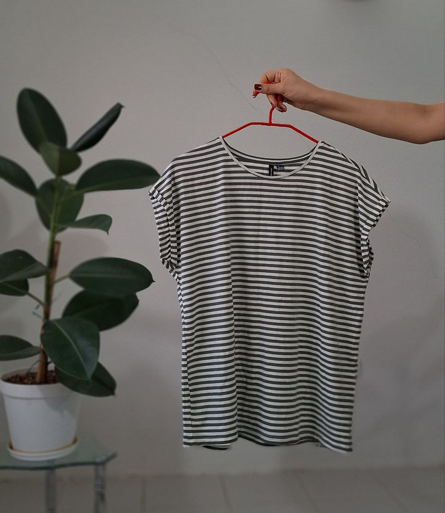 تیشرت راه راه جنس نخ پنبه ای فری سایز رنگ سبز و سفید کار ترک